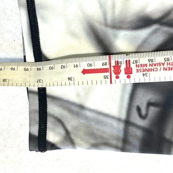 Gorgeous white and black specialty Boutique leggings for running, running pants - Picture 6 of 6